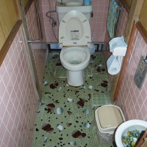 トイレ場着工前①