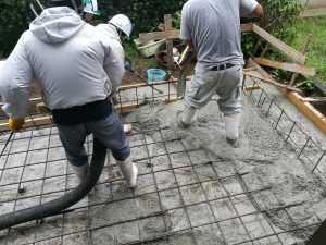 増築　基礎工事　コンクリート流し込み