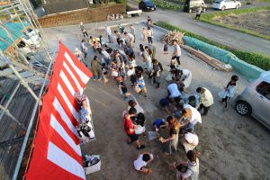 餅まき　近所の方々