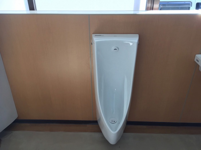 TOTO自動洗浄小便器