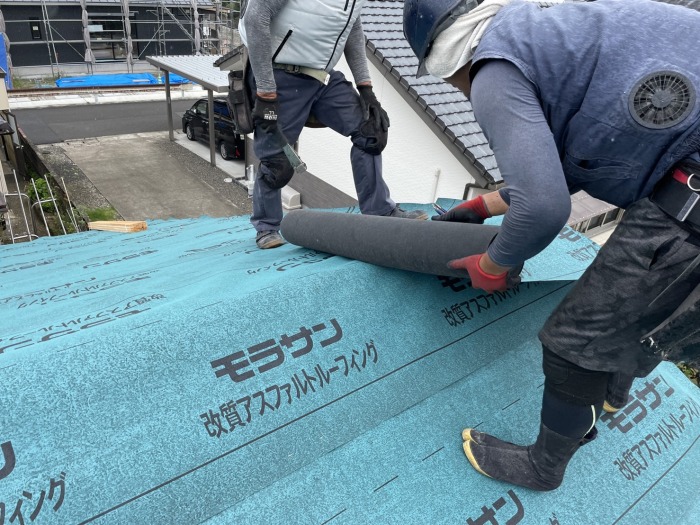 棟に防水シートを2重張り／都城市