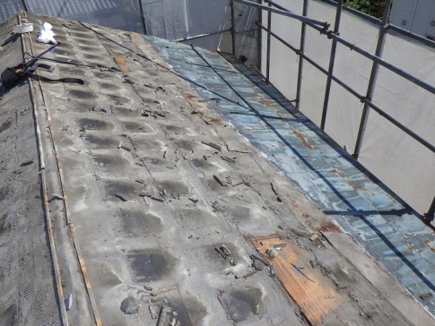 屋根の下地の掃除