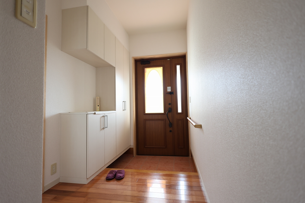 玄関／都城市上川東１丁目 中古戸建4LDK