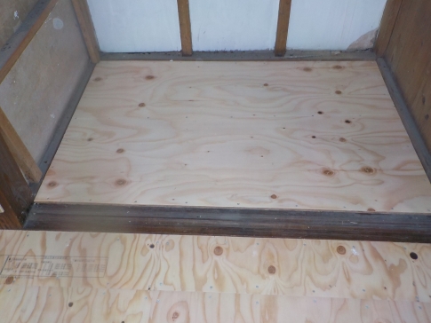 腐食後の床張り替え工事