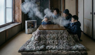 家の中で白い息